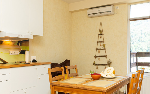 Semeynye S Vidom Na Gory Apartments