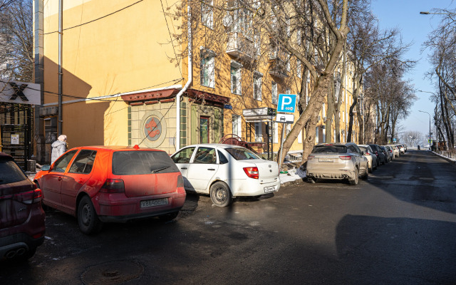 Ryadom S Chkalovskoy Lestnitsey Apartments