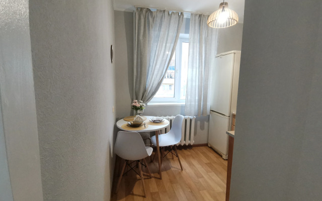 Uyutnaya Ryadom S Parkom I Nedaleko Ot Volgi Flat