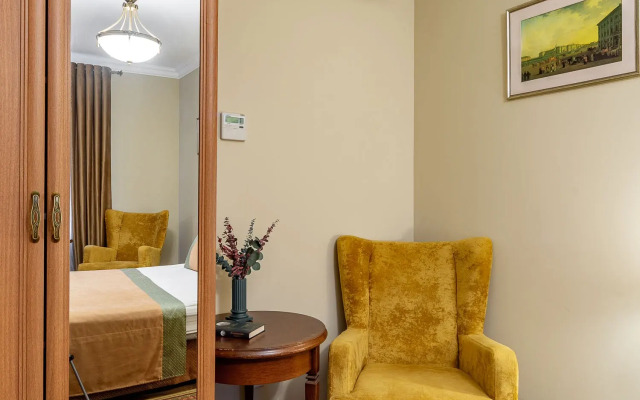 Квартира Евро-Двухкомнатная на Столярном переулке