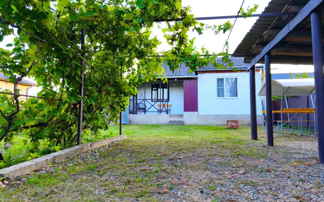 Ryadom S Termalnymi Istochnikami Private House