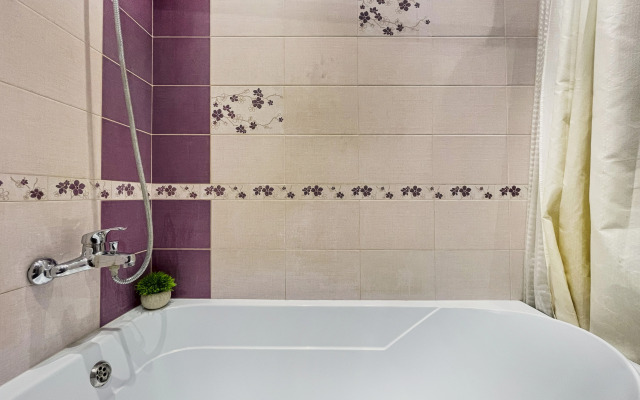 Апартаменты Шикарная двухкомнатная квартира с раздельными комнатами и балконом