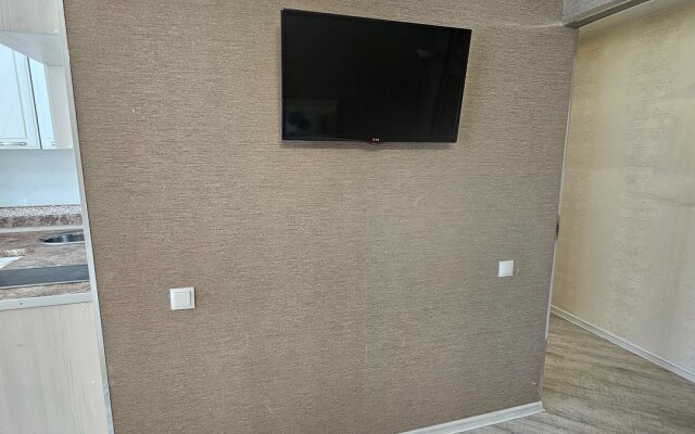Na Prospekte 50 Let Oktyabrya 15/5 Flat