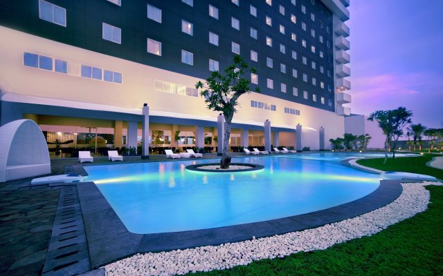 Отель Aston Cirebon Hotel & Convention Center