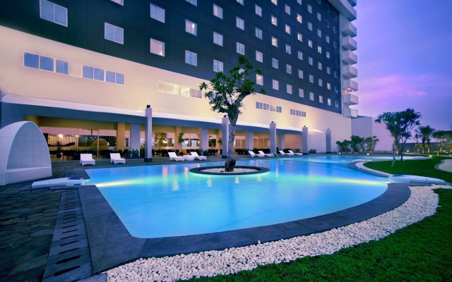 Отель Aston Cirebon Hotel & Convention Center