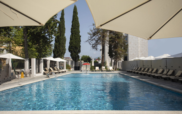 Cosmos Adler Hotel