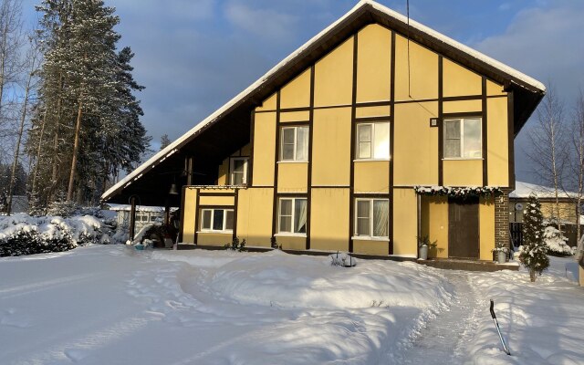 U Mednogo Ozera Private House