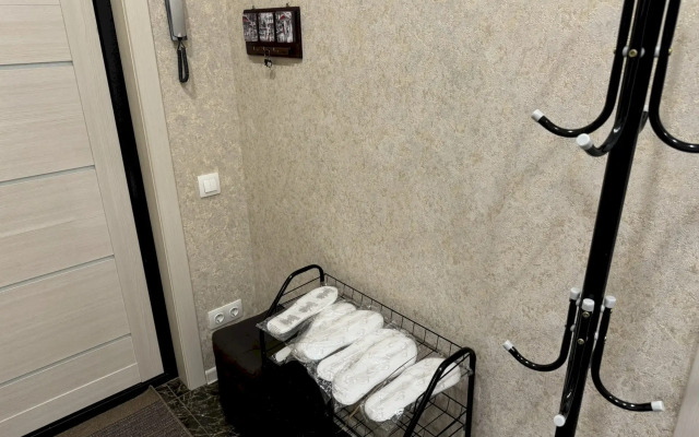 145 S Balkonom I Vitrazhnym Ostekleniem Flat