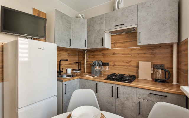 FullHouseApart dvukhkomnatnye apartamenty s balkonom i detskoy krovatkoy Apartments