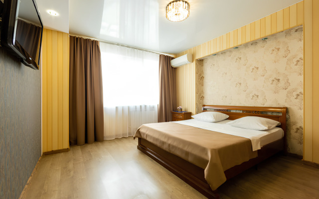 Na Revolyutsionnoy 3 Apartments