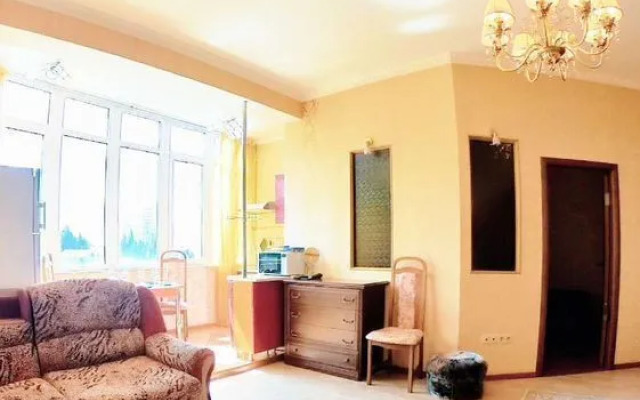 Na Pervomayskoy Ulitse 13 Apartments