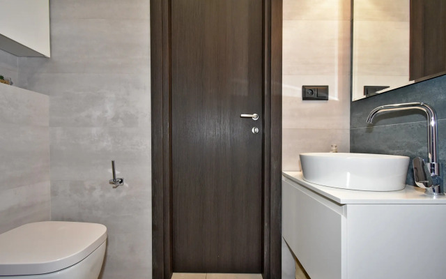 2-K v Novostroyke, Ulitsa Amiryana, Am2614 Flat