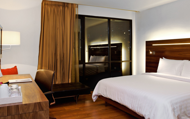 Sacha's Uno Hotel