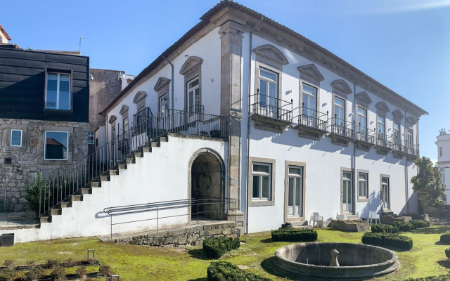Отель Condes de Azevedo Palace Apartments