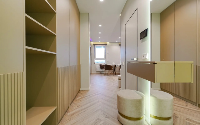 stil'naya dvuhkomnatnaya VIP na beregu reki Flat