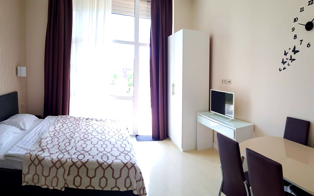 U Morya Na Bulvar Nadezhd 4/2 Flat