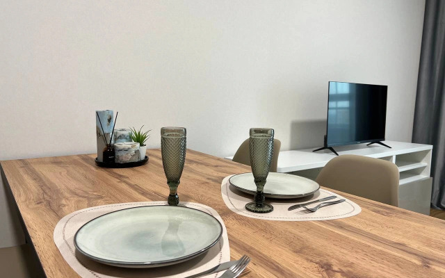 Na Tsentralnom Prospekte Goroda 17 Etazh Flat