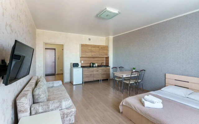 Апартаменты студия в ярких тонах в центре Тюмени