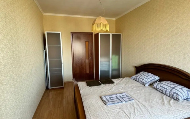 V Tsentre Bliz Naberezhnoy Flat