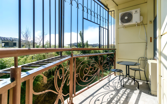 Green Sail Apartments