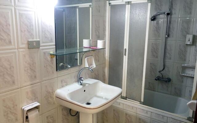 Gaddis Hotel, Suites and Apartments