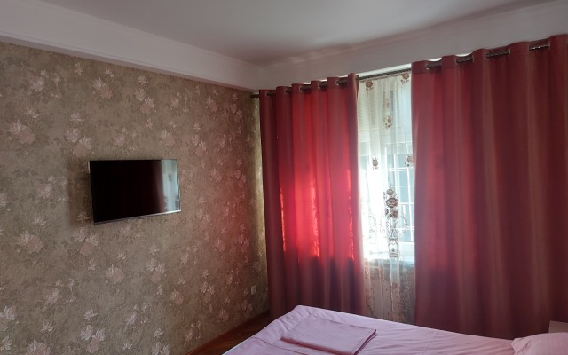 Апартаменты 2-х комнатная квартира на Расула Гамзатова