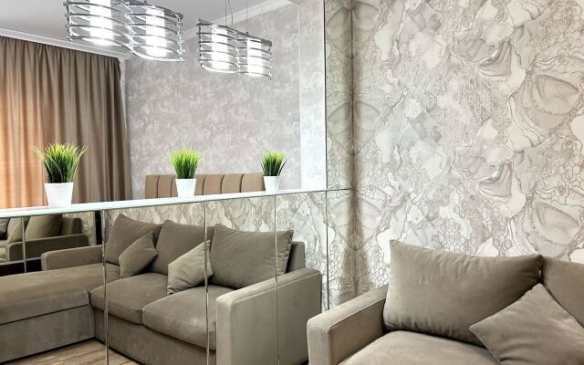 Na Ulitse Latysheva 3l Flat