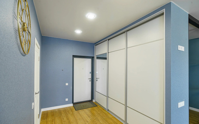 Vidovaya S Panoramnymi Oknami Na Naberezhnoy Reki Flat