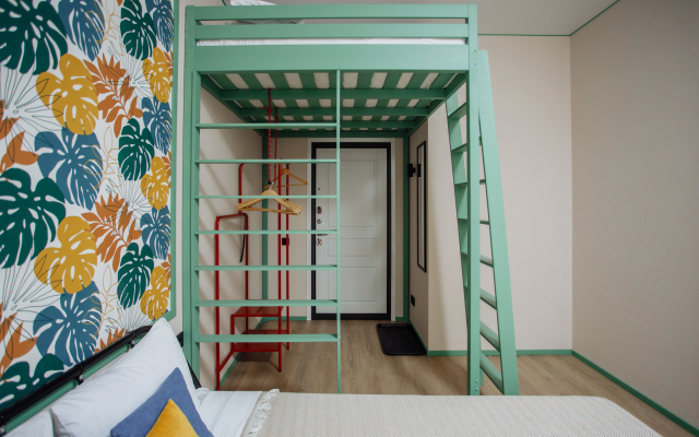 Retro Green Apart Flat