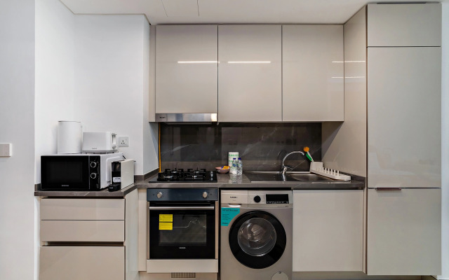 Modern Studio at Paragon Apartments