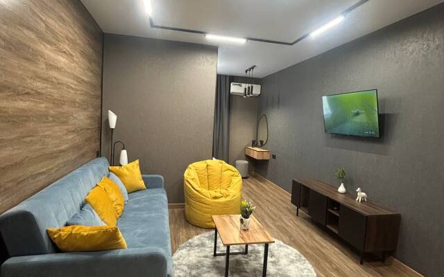 Uyutnaya Dizaynerskaya Kvartira Flat