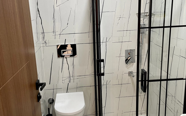 Отель Crowned Plus Hotel