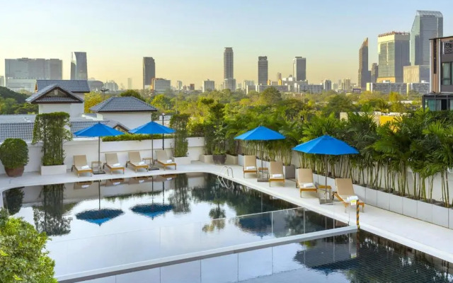 Отель Centre Point Hotel Sukhumvit 10
