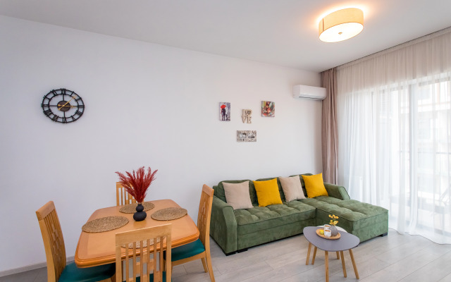 Apartments with a View of the Ferris Wheel and the City
