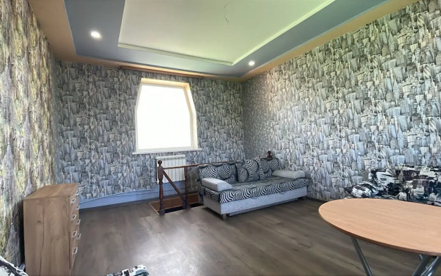 Otlichny Dvukhetazhny s Mangalom i Baney Ryadom s Prudom Private House