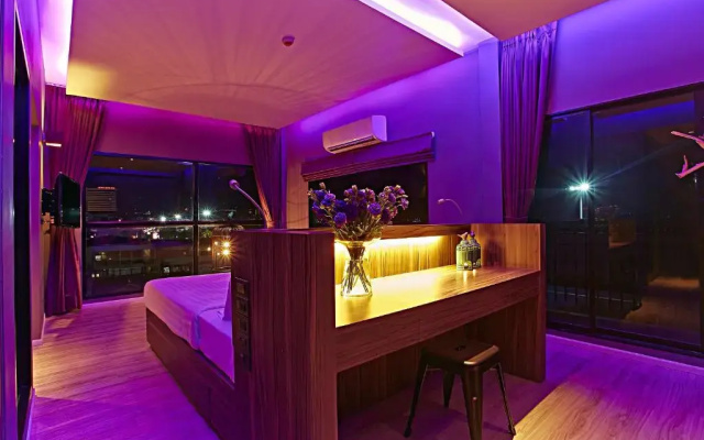 Отель The Weekend Pattaya