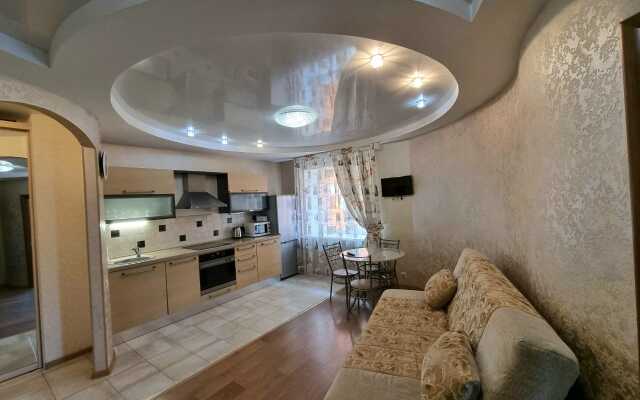 Tryohkomnatnye V Tsentre Goroda Po Istomina 41 Apartments