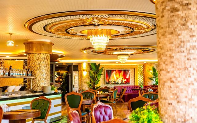 Can Adalya Palace Hotel
