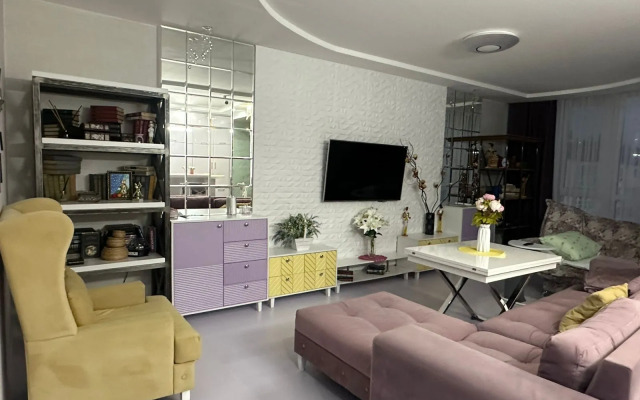 Dvukhurovnevaya 106 Flat