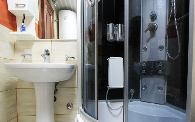 Sunny Three Bedroom Flat