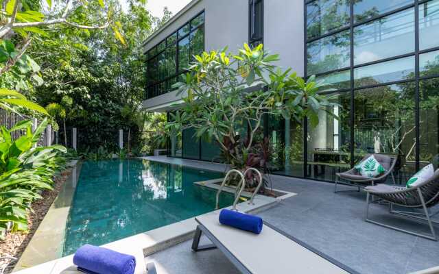 Tropical Paradise Villa with Large Pool Villa