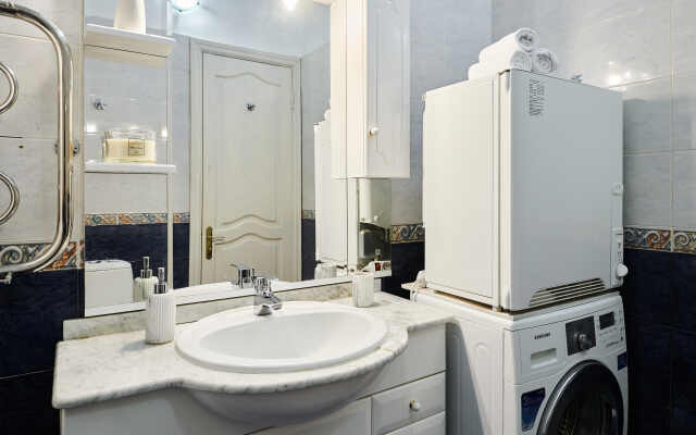 GM Apartments Shikarnaya Pyaterka s domashnim kinoteatrom Flat