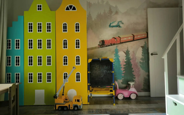 Квартира Комфортная с Просторной Гостиной, Спальней, Детской, Кабинетом и Двумя Санузлами