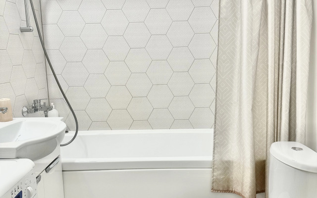 Квартира Просторная уютная и современная студия  на Родонитовой 35