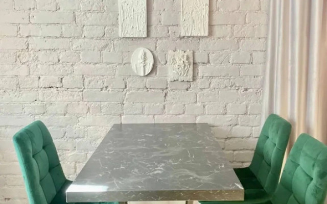 Paradeaparts na Pervomayskoy 13A 1 Apartments