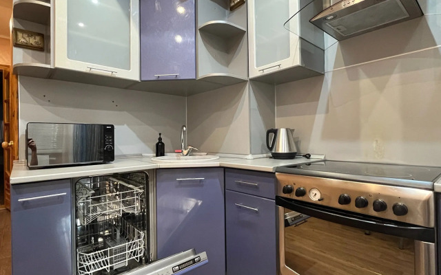 Odnokomnatnaya Kvartira V Tsentre Noyabryska Flat