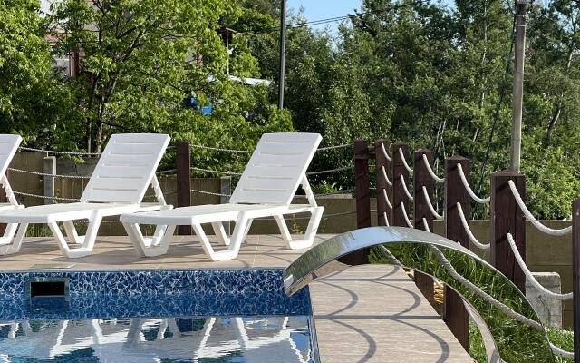 S basseynom i 5 master spalnyami Villa