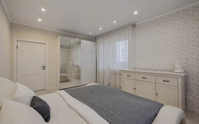 1 Dobrye Sutki na Sverdlova Flat