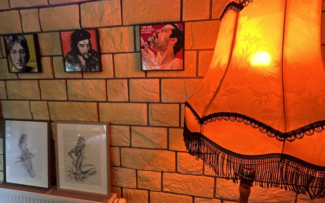 Aston Martin Tower Art Boutique-hotel