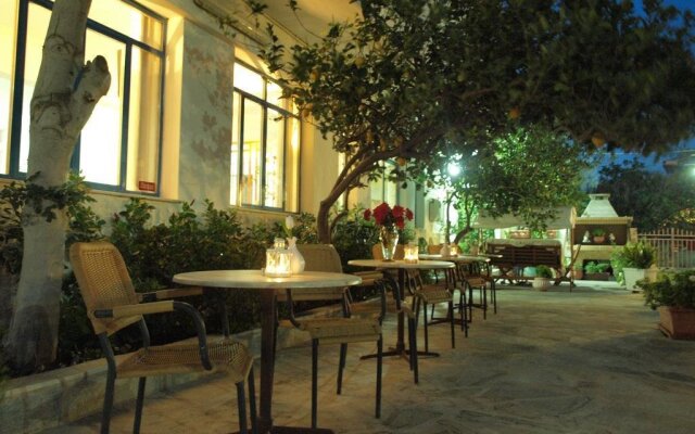 Отель Serifos Beach